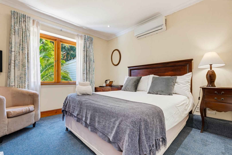 14 Bedroom Property for Sale in Oranjezicht Western Cape